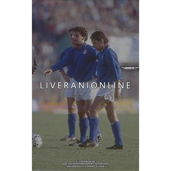 GIANLUCA VIALLI , calciatore italiano - RETROSPETTIVA nella foto con Roberto Baggio con la maglia della nazionale italiana a Vicenza 11.11.1989 Partita amichevole ITALIA - ALGERIA ©ARCHIVIO / AGENZIA ALDO LIVERANI SAS