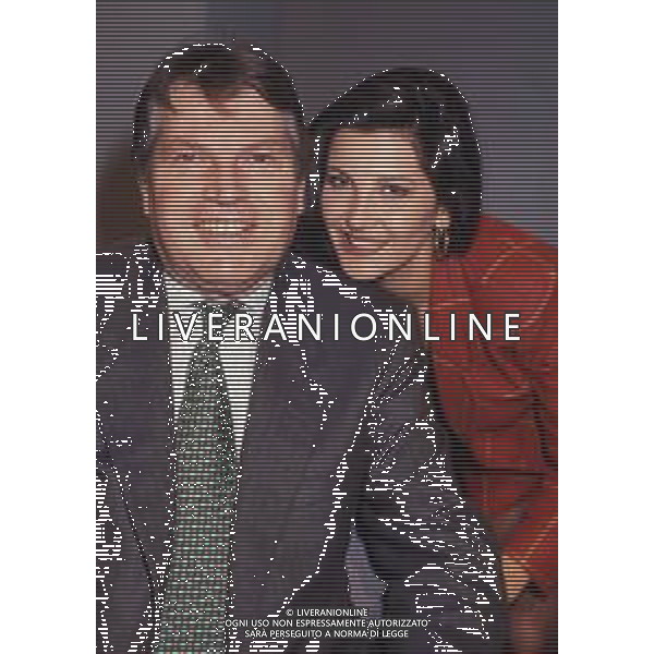 TRASMISSIONE TELEVISIVA "TELEQUOTE" CONDUCE RINO TOMMASI E ELENA GUARNIERI NELLA FOTO ELENA GUARNIERI CON RINO TOMMASI AG ALDO LIVERANI SAS
