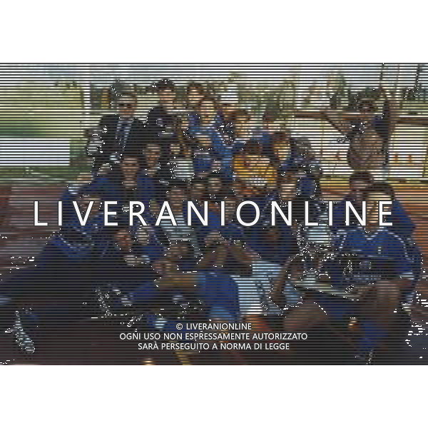 2000 TORNEO DI VIAREGGIO NELLA FOTO I GIOCATORI DELL\'EMPOLI CALCIO FESTEGGIANO LA VITTORIA DEL TORNEO DI VIAREGGIO AG ALDO LIVERANI SAS