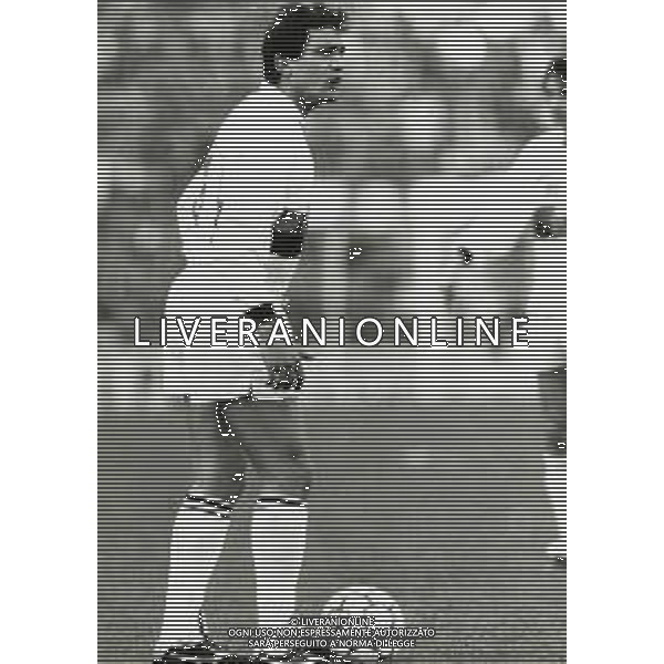 RETROSPETTIVA BRANCO CALCIATORE NELLA FOTO BRANCO CON LA MAGLIA DEL GENOA AG ALDO LIVERANI SAS