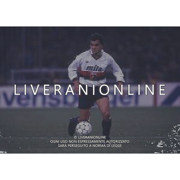 RETROSPETTIVA BRANCO CALCIATORE NELLA FOTO BRANCO CON LA MAGLIA DEL GENOA AG ALDO LIVERANI SAS