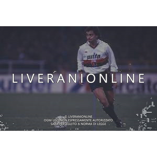 RETROSPETTIVA BRANCO CALCIATORE NELLA FOTO BRANCO CON LA MAGLIA DEL GENOA AG ALDO LIVERANI SAS