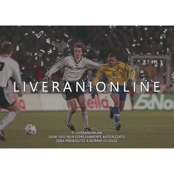 1998-1999 amichevole germania brasile 1-2 nella foto Dietmar Hamann e ronaldo ag aldo liverani sas