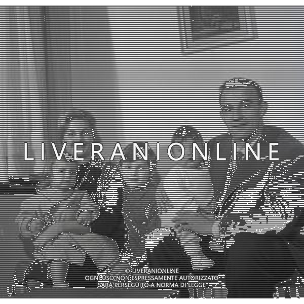 RETROSPETTIVA SERGIO CERVATO CALCIATORE 1960 NELLA FOTO SERGIO CERVATO CON LA FAMIGLIA AG ALDO LIVERANI SAS