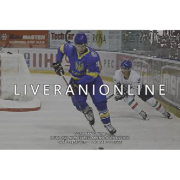 TYCHY 12.12.2018 SPORT HOKEJ NA LODZIE MISTRZOSTWA SWIATA U20 DYWIZJI 1B ICE HOCKEY U20 WORLD CHAMPIONSHIP DIVISION I - GROUP B UKRAINA - WLOCHY UKRAINE - ITALY NZ. DANYLO KOZACHUK (UKR) SIMON BERGER (ITA) FOT. MICHAL CHWIEDUK / FOKUSMEDIA/NEWSPIX.PL --- Newspix.pl AG ALDO LIVERANI SAS