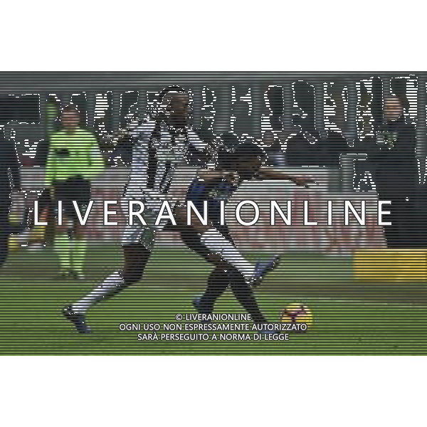 Milano 15-12-2018 Stadio Giuseppe Meazza - San Siro Campionato Serie A TIM - 16° giornata Inter vs Udinese nella foto Seko Fofana e Kwadwo Asamoah foto Roberto Garavaglia - ag. Aldo Liverani sas/ AGENZIA ALDO LIVERANI SAS