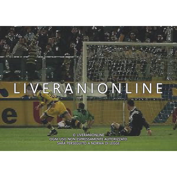 16-03-1999 PARMA COPPA UEFA PARMA BORDEAUX 6-0 NELLA FOTO GOAL ENRICO CHIESA AG ALDO LIVERANI SAS