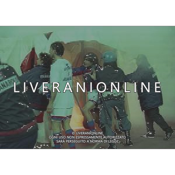 20-04-1999 BOLOGNA COPPA UEFA SEMIFINALE DI RITORNO BOLOGNA -MARSIGLIA 1-1 NELLA FOTO INCIDENTI FRA GIOCATORI A FINE GARA AG ALDO LIVERANI SAS