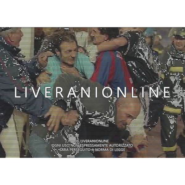 20-04-1999 BOLOGNA COPPA UEFA SEMIFINALE DI RITORNO BOLOGNA -MARSIGLIA 1-1 NELLA FOTO INCIDENTI FRA GIOCATORI A FINE GARA tra dugarry e michele parametti AG ALDO LIVERANI SAS
