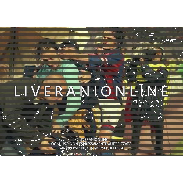 20-04-1999 BOLOGNA COPPA UEFA SEMIFINALE DI RITORNO BOLOGNA -MARSIGLIA 1-1 NELLA FOTO INCIDENTI FRA GIOCATORI A FINE GARA tra dugarry e michele parametti AG ALDO LIVERANI SAS