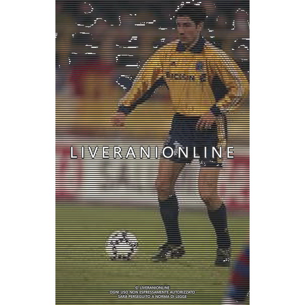 20-04-1999 BOLOGNA COPPA UEFA SEMIFINALE DI RITORNO BOLOGNA -MARSIGLIA 1-1 NELLA FOTO ROBERT PIRES AG ALDO LIVERANI SAS