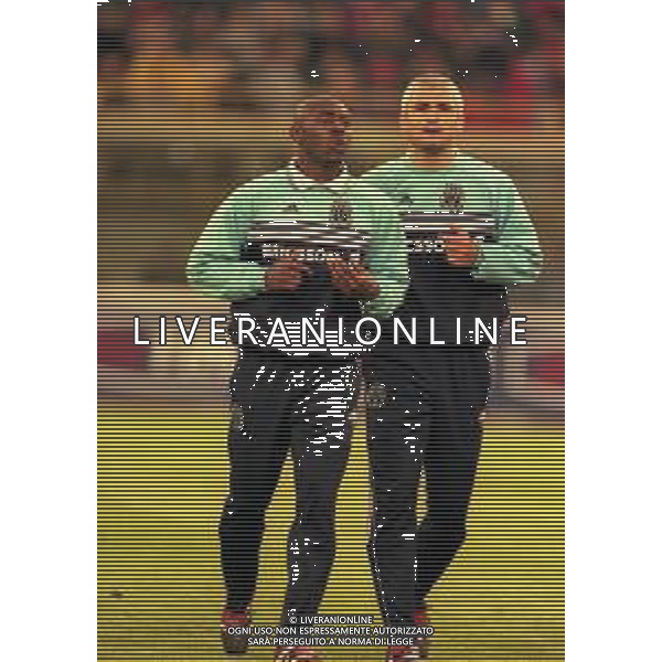20-04-1999 BOLOGNA COPPA UEFA SEMIFINALE DI RITORNO BOLOGNA -MARSIGLIA 1-1 NELLA FOTO CYRIL DOMOROUD CON FABRIZIO RAVANELLI AG ALDO LIVERANI SAS