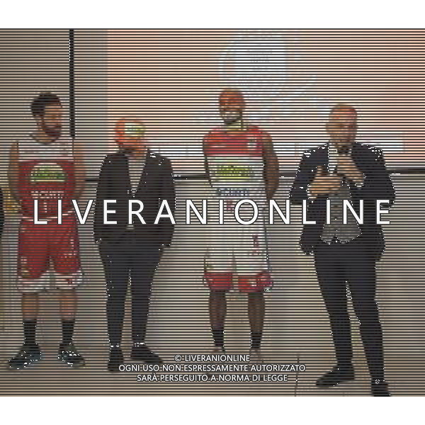 IMOLA 20 12 2018 LE NATURELLE BASKET CENA DI NATALE E PRESENTAZIONE NUOVE MAGLIE NELLA FOTO FEDERICO LIONELLO SPONSOR PRINCIPALE PRESENTA LE MAGLIE NUOVE DELLA SQUADRA FOTO GIANNI SANNA-AG ALDO LIVERANI SAS