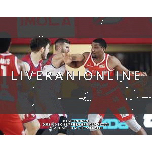 IMOLA 23 12 2018 LE NATURELLE -CENTO BASKET SERIE A2 NELLA FOTO JAMES WHITE BALTUR CENTO foto gianni sanna-ag aldo liverani sas