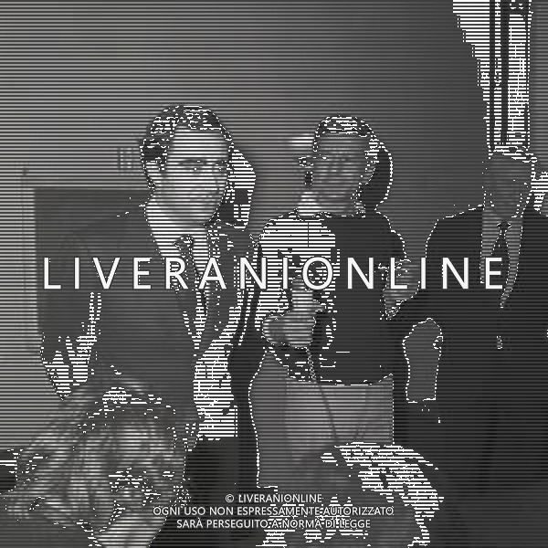 1974 RIENTRO DELLA NAZIONALE ITALIANA DAI CAMPIONATI DEL MONDO GERMANIA 74 CONFERENZA STAMPA DI ITALO ALLODI E FRANCO CARRARO NELLA FOTO FRANCO CARRARO INTERVISTATO DA ALFREDO PIGNA AG ALDO LIVERANI SAS