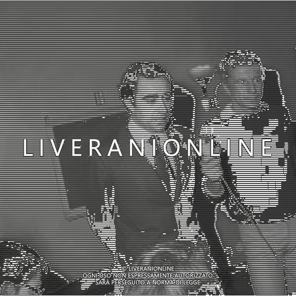 1974 RIENTRO DELLA NAZIONALE ITALIANA DAI CAMPIONATI DEL MONDO GERMANIA 74 CONFERENZA STAMPA DI ITALO ALLODI E FRANCO CARRARO NELLA FOTO FRANCO CARRARO INTERVISTATO DA ALFREDO PIGNA AG ALDO LIVERANI SAS