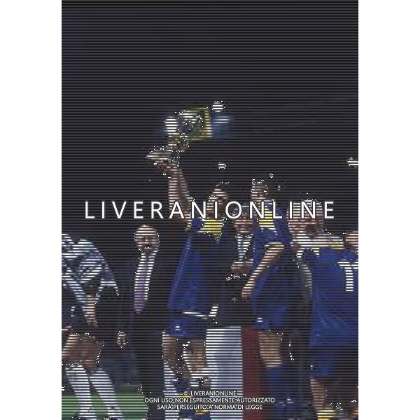 11-06-1995 PARMA- FINALE DI COPPA ITALIA PARMA JUVENTUS 0-2 NELLA FOTO CIRO FERRARA CON LA COPPA ITALIA AG ALDO LIVERANI SAS