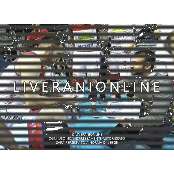FAENZA 06 01 2019 LE NATURELLE-FORLI BASKET SERIE A2 NELLA FOTO ALLENATORE EMANUELE DI PAOLANTONIO E ALESSANDRO SIMIONI DURANTE TIME OUT foto gianni sanna-ag aldo liverani sas