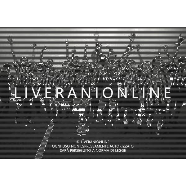 11-05-1994 MILANO FINALE DI COPPA UEFA INTER SALISBURGO 1-0 NELLA FOTO I GIOCATORI DELL\'INTER FESTEGGIANO LA COPPA UEFA AG ALDO LIVERANI SAS
