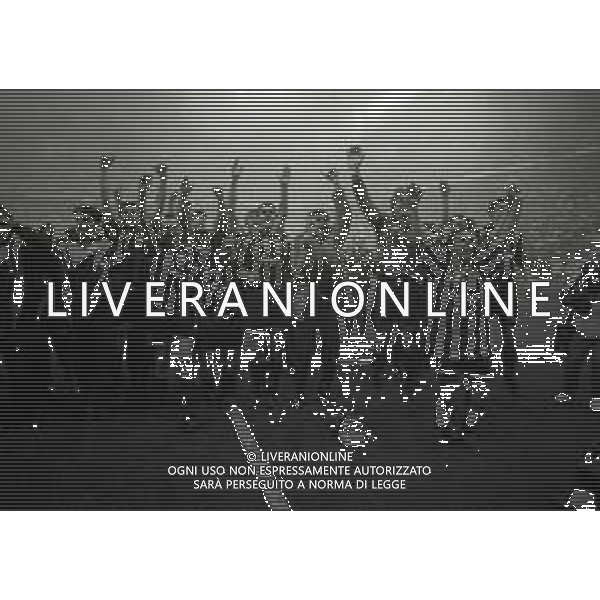 11-05-1994 MILANO FINALE DI COPPA UEFA INTER SALISBURGO 1-0 NELLA FOTO I GIOCATORI DELL\'INTER FESTEGGIANO LA COPPA UEFA AG ALDO LIVERANI SAS