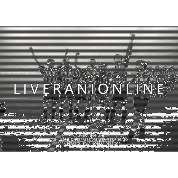 11-05-1994 MILANO FINALE DI COPPA UEFA INTER SALISBURGO 1-0 NELLA FOTO I GIOCATORI DELL\'INTER FESTEGGIANO LA COPPA UEFA AG ALDO LIVERANI SAS