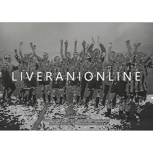 11-05-1994 MILANO FINALE DI COPPA UEFA INTER SALISBURGO 1-0 NELLA FOTO I GIOCATORI DELL\'INTER FESTEGGIANO LA COPPA UEFA AG ALDO LIVERANI SAS