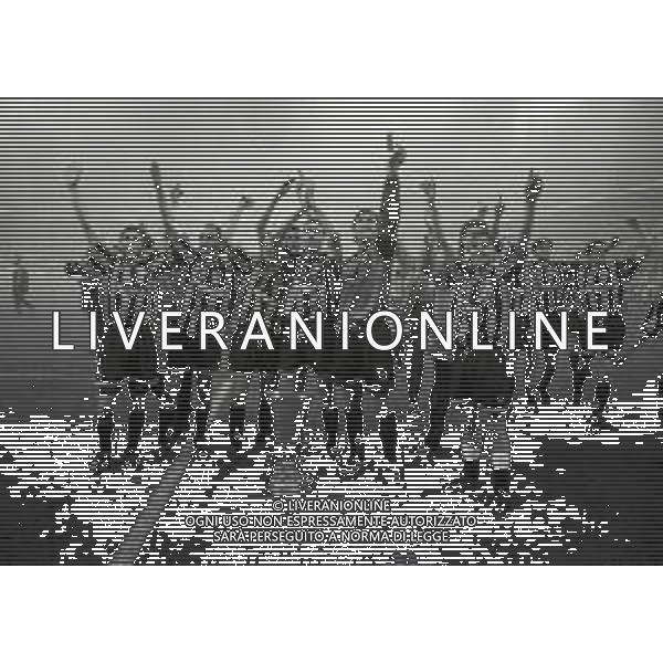 11-05-1994 MILANO FINALE DI COPPA UEFA INTER SALISBURGO 1-0 NELLA FOTO I GIOCATORI DELL\'INTER FESTEGGIANO LA COPPA UEFA AG ALDO LIVERANI SAS