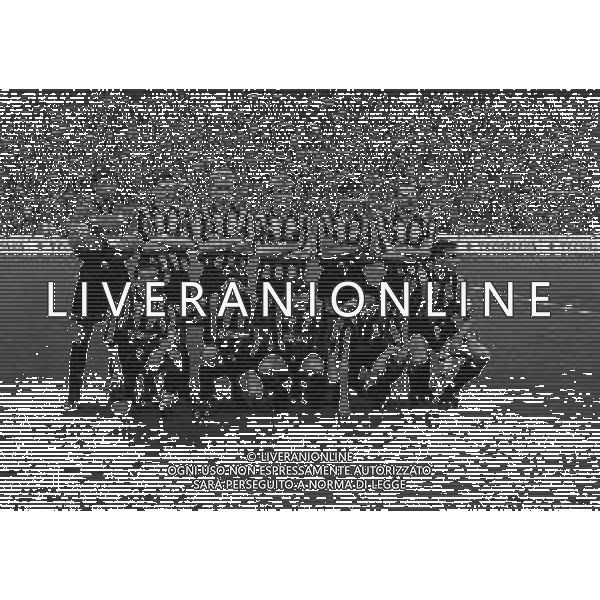 11-05-1994 MILANO FINALE DI COPPA UEFA INTER SALISBURGO 1-0 NELLA FOTO FORMAZIONE INTER DA SIN IN PIEDI WALTER ZENGA-WIM JONK-DENNIS BERGKAMPDAVIDE FONTOLAN-NICOLA BERTI-SERGIO BATTISTINI SED DA SIN RUBEN SOSA-ANTONIO PAGANIN-ANTONIO MANICONE-ANGELOORLANDO EGIUSEPPE BERGOMI AG ALDO LIVERANI SAS 