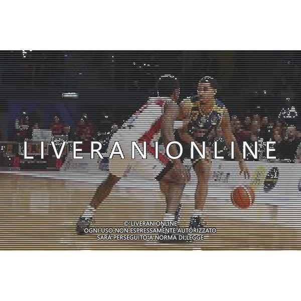 Lega Basket serie A Victoria Libertas Pesaro - Fiat Torino 13/01/2019 nella foto: Moore Dallas (Fiat Torino) Artis Dominic (V.L. Pesaro) ©Claudio Zamagni/Agenzia Aldo Liverani Moore Dallas (Fiat Torino) Artis Dominic (V.L. Pesaro) during basketball match between Victoria Libertas Pallacanestro Pesaro and Fiat Torino at Adriatic Arena in Pesaro on October 13 2019 photo credit Claudio Zamagni/Aldo Liverani Photo Agency