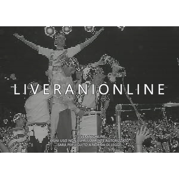 27-04-1994 MILANO - FORUM DI ASSAGO FINALE SCUDETTO MILAN VOLLEY SISLEY TREVISO NELLA FOTO LORENZO BERNARDI FESTEGGI LA VITTORIA DELLO SCUDETTO AG ALDO LIVERANI SAS