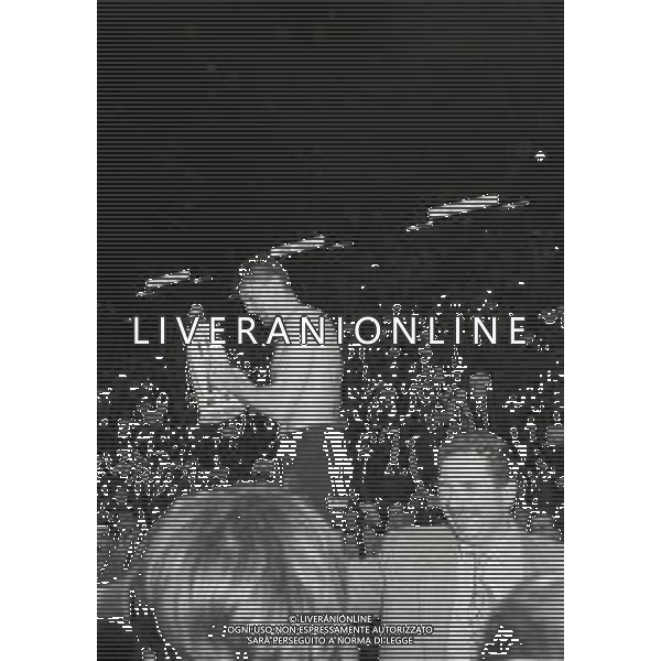 27-04-1994 MILANO - FORUM DI ASSAGO FINALE SCUDETTO MILAN VOLLEY SISLEY TREVISO NELLA FOTO I GIOCATORI DELL SISLEY TREVISO ESULTANO A FINE GARA PER LA VITTORIA DELLO SCUDETTO AG ALDO LIVERANI SAS