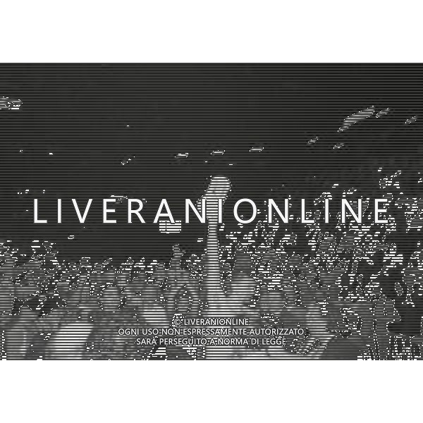 27-04-1994 MILANO - FORUM DI ASSAGO FINALE SCUDETTO MILAN VOLLEY SISLEY TREVISO NELLA FOTO I GIOCATORI DELL SISLEY TREVISO ESULTANO A FINE GARA PER LA VITTORIA DELLO SCUDETTO AG ALDO LIVERANI SAS