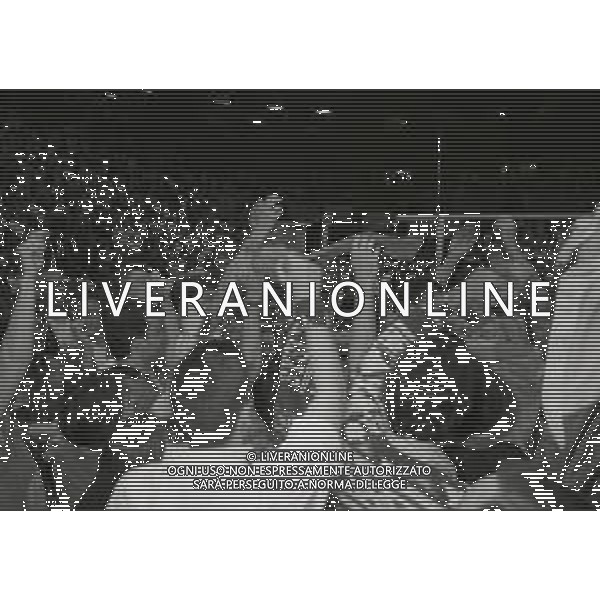 27-04-1994 MILANO - FORUM DI ASSAGO FINALE SCUDETTO MILAN VOLLEY SISLEY TREVISO NELLA FOTO I GIOCATORI DELL SISLEY TREVISO ESULTANO A FINE GARA PER LA VITTORIA DELLO SCUDETTO AG ALDO LIVERANI SAS