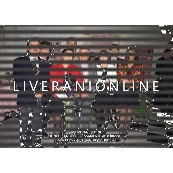 1996 MILANO HOTEL GALLIA CENTENARIO DELLA GAZZETTA DELLO SPORT NELLA FOTO CANDIDO CANNAVO\' CON I COMPONENTI DELLA SEGRETERIA DI DIREZIONE E REDAZIONE AG ALDO LIVERANI SAS 