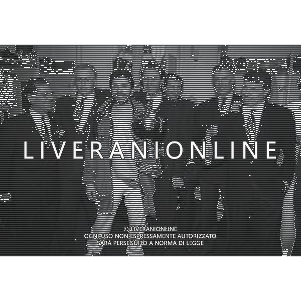 1992-1993 -CAMPIONATO DI HOCKEY SU GHIACCIO SERIE A MILANO-FINALE 5 PARTITA HOCKEY MILANO LIONS -BOLZANO NELLA FOTO I GIOCATORI DELL\'HOCKEY MILANO LION FESTEGGIANO LA VITTORIA DEL SECONDO SCUDETTO AG ALDO LIVERANI SAS