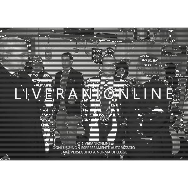 1992-1993 -CAMPIONATO DI HOCKEY SU GHIACCIO SERIE A MILANO-FINALE 5 PARTITA HOCKEY MILANO LIONS -BOLZANO NELLA FOTO IL PRESIDENTE DELL\'HOCKEY MILANO LION SILVIO BERLUSCONI NEGLI SPOGLAITOI DOPO LA VITTORIA DELLO SCUDETTO AG ALDO LIVERANI SAS