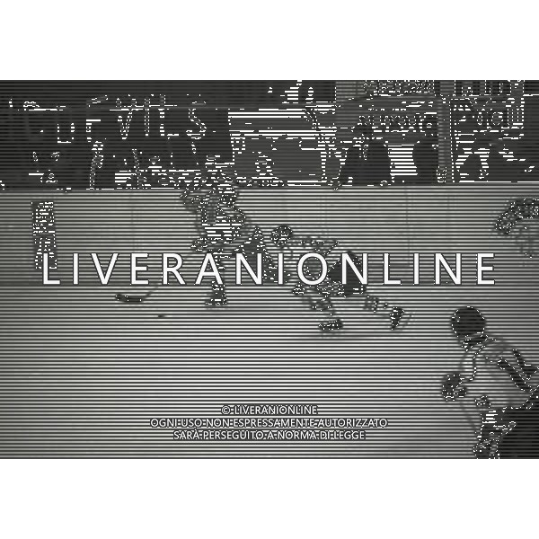 1992-1993 -CAMPIONATO DI HOCKEY SU GHIACCIO SERIE A MILANO-FINALE 5 PARTITA HOCKEY MILANO LIONS -BOLZANO NELLA FOTO I GIOCATORI DELL\'HOCKEY MILANO LION FESTEGGIANO LA VITTORIA DEL SECONDO SCUDETTO AG ALDO LIVERANI SAS
