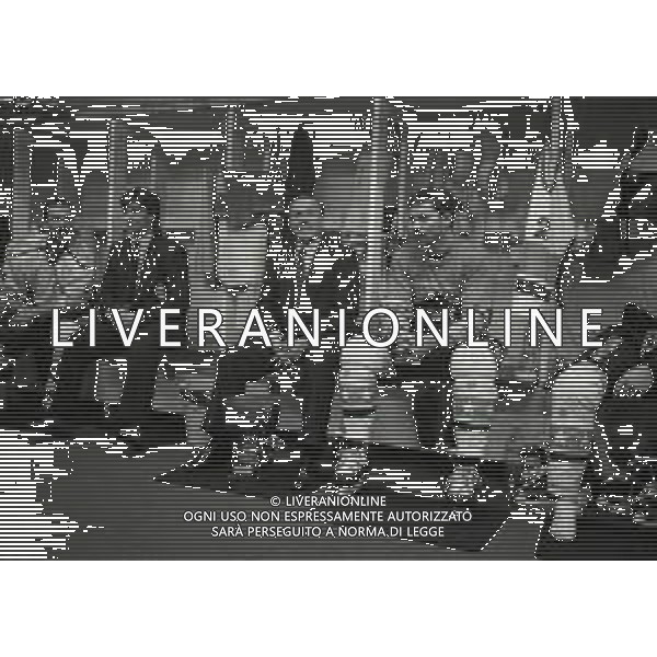 1992-1993 -CAMPIONATO DI HOCKEY SU GHIACCIO SERIE A MILANO-FINALE 5 PARTITA HOCKEY MILANO LIONS -BOLZANO NELLA FOTO IL PRESIDENTE DELL\'HOCKEY MILANO LION SILVIO BERLUSCONI NEGLI SPOGLAITOI DOPO LA VITTORIA DELLO SCUDETTO AG ALDO LIVERANI SAS