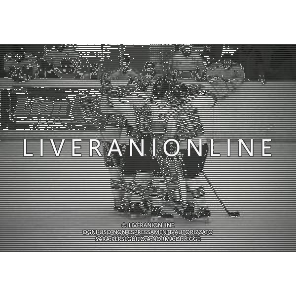 1992-1993 -CAMPIONATO DI HOCKEY SU GHIACCIO SERIE A MILANO-FINALE 5 PARTITA HOCKEY MILANO LIONS -BOLZANO NELLA FOTO I GIOCATORI DELL\'HOCKEY MILANO LION FESTEGGIANO LA VITTORIA DEL SECONDO SCUDETTO AG ALDO LIVERANI SAS