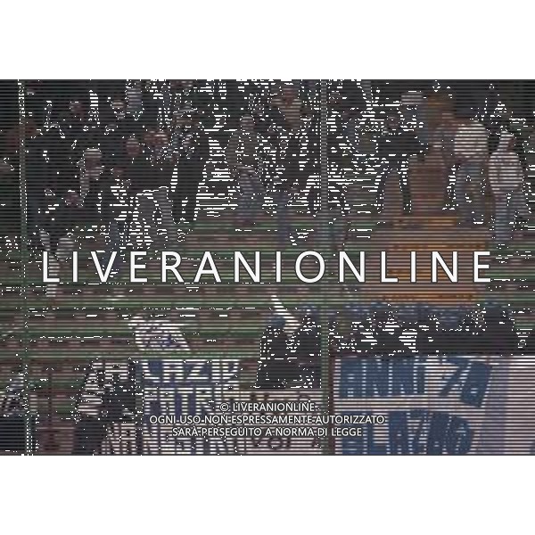 08-04-1998 MILANO-COPPA ITALIA MILAN LAZIO 1-0 NELLA FOTO TIFOSI DELLA LAZIO CONTRO LA POLIZIA AG ALDO LIVERANI SAS