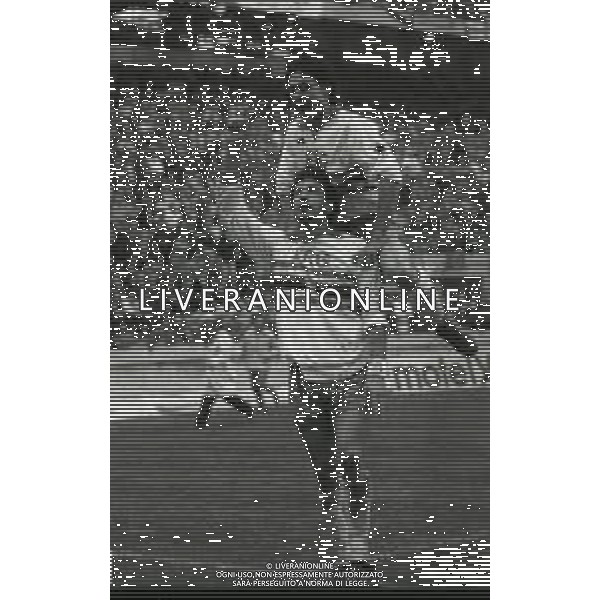1991-1992 RETROSPETTIVA GIANLUCA VIALLI CALCIATORE NELLA FOTO GIANLUCA VIALLI CON LA MAGLIA DELLA SAMPDORIA E GIOVANNI INVERNIZZI AG ALDO LIVERANI SAS