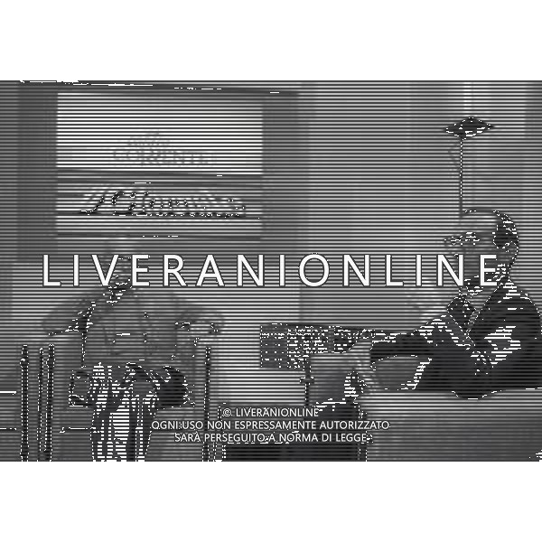 1986 MILANO-TRASMISSIONE TELEVISIVA CONTRO CORRENTE CONDUCE PAOLO GRANZOTTO NELLA FOTO INDRO MONTANELLI CON PAOLO GRANZOTTO AG ALDO LIVERANI SAS