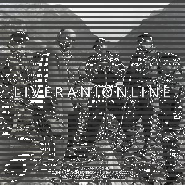 10-10-1963 LONGARONE - DISASTRO DIGA DEL VAJONT Il disastro del Vajont è stato un disastro ambientale ed umano. Si è verificato la sera del 9 ottobre 1963, nel neo-bacino idroelettrico artificiale del torrente Vajont (al confine tra Friuli e Veneto), dovuto alla caduta di una frana dal soprastante pendio del Monte Toc nelle acque del bacino alpino realizzato con l\'omonima diga; la conseguente tracimazione dell\'acqua contenuta nell\'invaso, con effetto di dilavamento delle sponde del lago, coinvolse prima Erto e Casso, paesi vicini alla riva del lago dopo la costruzione della diga, mentre il superamento della diga da parte dell\'onda generata provocò l\'inondazione e la distruzione degli abitati del fondovalle veneto, tra cui Longarone, e la morte di 1917 persone. AG ALDO LIVERANI SAS