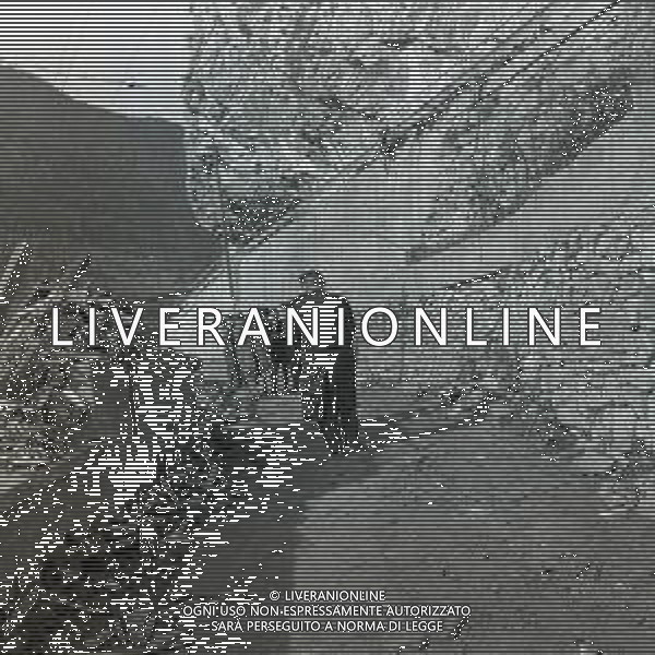 10-10-1963 LONGARONE - DISASTRO DIGA DEL VAJONT Il disastro del Vajont è stato un disastro ambientale ed umano. Si è verificato la sera del 9 ottobre 1963, nel neo-bacino idroelettrico artificiale del torrente Vajont (al confine tra Friuli e Veneto), dovuto alla caduta di una frana dal soprastante pendio del Monte Toc nelle acque del bacino alpino realizzato con l\'omonima diga; la conseguente tracimazione dell\'acqua contenuta nell\'invaso, con effetto di dilavamento delle sponde del lago, coinvolse prima Erto e Casso, paesi vicini alla riva del lago dopo la costruzione della diga, mentre il superamento della diga da parte dell\'onda generata provocò l\'inondazione e la distruzione degli abitati del fondovalle veneto, tra cui Longarone, e la morte di 1917 persone. AG ALDO LIVERANI SAS