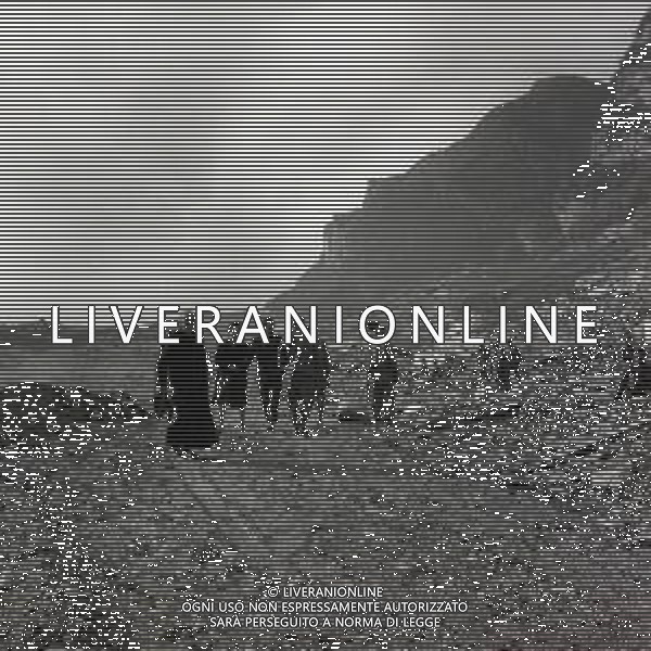 10-10-1963 LONGARONE - DISASTRO DIGA DEL VAJONT Il disastro del Vajont è stato un disastro ambientale ed umano. Si è verificato la sera del 9 ottobre 1963, nel neo-bacino idroelettrico artificiale del torrente Vajont (al confine tra Friuli e Veneto), dovuto alla caduta di una frana dal soprastante pendio del Monte Toc nelle acque del bacino alpino realizzato con l\'omonima diga; la conseguente tracimazione dell\'acqua contenuta nell\'invaso, con effetto di dilavamento delle sponde del lago, coinvolse prima Erto e Casso, paesi vicini alla riva del lago dopo la costruzione della diga, mentre il superamento della diga da parte dell\'onda generata provocò l\'inondazione e la distruzione degli abitati del fondovalle veneto, tra cui Longarone, e la morte di 1917 persone. AG ALDO LIVERANI SAS