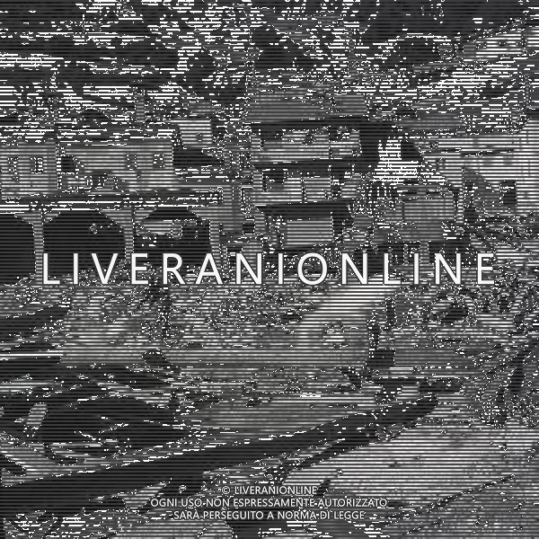10-10-1963 LONGARONE - DISASTRO DIGA DEL VAJONT Il disastro del Vajont è stato un disastro ambientale ed umano. Si è verificato la sera del 9 ottobre 1963, nel neo-bacino idroelettrico artificiale del torrente Vajont (al confine tra Friuli e Veneto), dovuto alla caduta di una frana dal soprastante pendio del Monte Toc nelle acque del bacino alpino realizzato con l\'omonima diga; la conseguente tracimazione dell\'acqua contenuta nell\'invaso, con effetto di dilavamento delle sponde del lago, coinvolse prima Erto e Casso, paesi vicini alla riva del lago dopo la costruzione della diga, mentre il superamento della diga da parte dell\'onda generata provocò l\'inondazione e la distruzione degli abitati del fondovalle veneto, tra cui Longarone, e la morte di 1917 persone. AG ALDO LIVERANI SAS