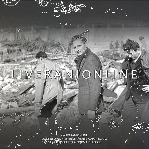 10-10-1963 LONGARONE - DISASTRO DIGA DEL VAJONT Il disastro del Vajont è stato un disastro ambientale ed umano. Si è verificato la sera del 9 ottobre 1963, nel neo-bacino idroelettrico artificiale del torrente Vajont (al confine tra Friuli e Veneto), dovuto alla caduta di una frana dal soprastante pendio del Monte Toc nelle acque del bacino alpino realizzato con l\'omonima diga; la conseguente tracimazione dell\'acqua contenuta nell\'invaso, con effetto di dilavamento delle sponde del lago, coinvolse prima Erto e Casso, paesi vicini alla riva del lago dopo la costruzione della diga, mentre il superamento della diga da parte dell\'onda generata provocò l\'inondazione e la distruzione degli abitati del fondovalle veneto, tra cui Longarone, e la morte di 1917 persone. AG ALDO LIVERANI SAS