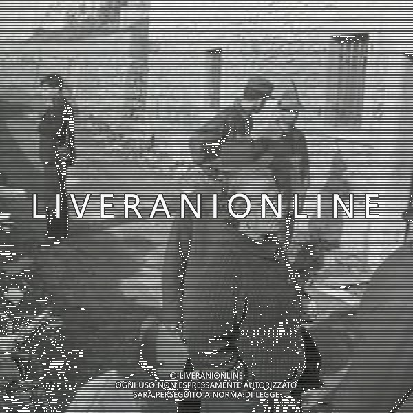 10-10-1963 LONGARONE - DISASTRO DIGA DEL VAJONT Il disastro del Vajont è stato un disastro ambientale ed umano. Si è verificato la sera del 9 ottobre 1963, nel neo-bacino idroelettrico artificiale del torrente Vajont (al confine tra Friuli e Veneto), dovuto alla caduta di una frana dal soprastante pendio del Monte Toc nelle acque del bacino alpino realizzato con l\'omonima diga; la conseguente tracimazione dell\'acqua contenuta nell\'invaso, con effetto di dilavamento delle sponde del lago, coinvolse prima Erto e Casso, paesi vicini alla riva del lago dopo la costruzione della diga, mentre il superamento della diga da parte dell\'onda generata provocò l\'inondazione e la distruzione degli abitati del fondovalle veneto, tra cui Longarone, e la morte di 1917 persone. AG ALDO LIVERANI SAS