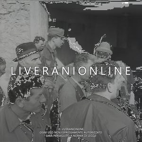 10-10-1963 LONGARONE - DISASTRO DIGA DEL VAJONT Il disastro del Vajont è stato un disastro ambientale ed umano. Si è verificato la sera del 9 ottobre 1963, nel neo-bacino idroelettrico artificiale del torrente Vajont (al confine tra Friuli e Veneto), dovuto alla caduta di una frana dal soprastante pendio del Monte Toc nelle acque del bacino alpino realizzato con l\'omonima diga; la conseguente tracimazione dell\'acqua contenuta nell\'invaso, con effetto di dilavamento delle sponde del lago, coinvolse prima Erto e Casso, paesi vicini alla riva del lago dopo la costruzione della diga, mentre il superamento della diga da parte dell\'onda generata provocò l\'inondazione e la distruzione degli abitati del fondovalle veneto, tra cui Longarone, e la morte di 1917 persone. AG ALDO LIVERANI SAS