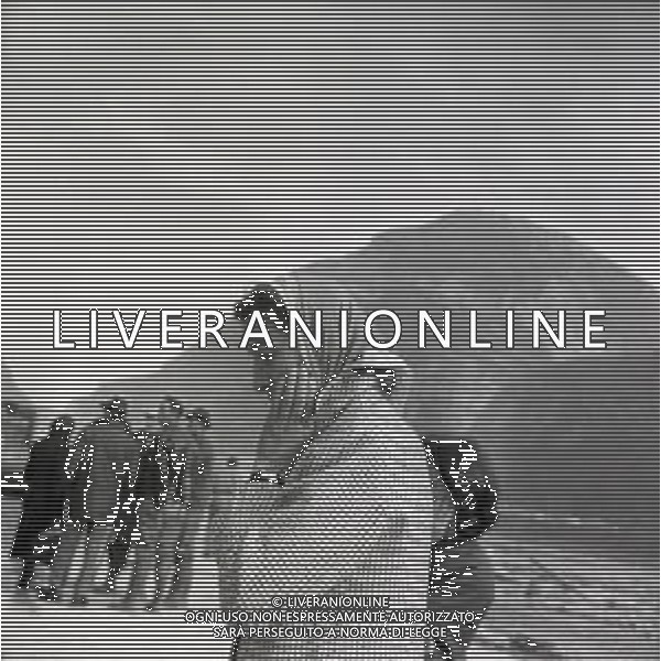 10-10-1963 LONGARONE - DISASTRO DIGA DEL VAJONT Il disastro del Vajont è stato un disastro ambientale ed umano. Si è verificato la sera del 9 ottobre 1963, nel neo-bacino idroelettrico artificiale del torrente Vajont (al confine tra Friuli e Veneto), dovuto alla caduta di una frana dal soprastante pendio del Monte Toc nelle acque del bacino alpino realizzato con l\'omonima diga; la conseguente tracimazione dell\'acqua contenuta nell\'invaso, con effetto di dilavamento delle sponde del lago, coinvolse prima Erto e Casso, paesi vicini alla riva del lago dopo la costruzione della diga, mentre il superamento della diga da parte dell\'onda generata provocò l\'inondazione e la distruzione degli abitati del fondovalle veneto, tra cui Longarone, e la morte di 1917 persone. AG ALDO LIVERANI SAS